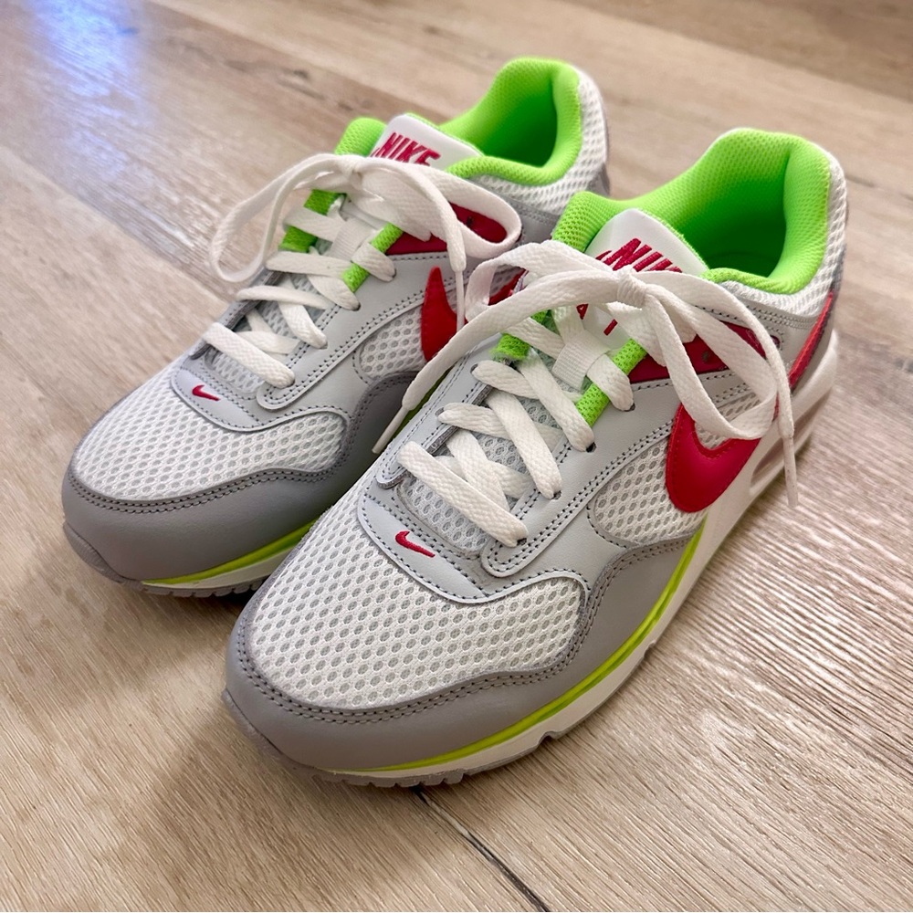 Nike Air Max Women’s Sneaker Size 8.5 Brand New / NWOT Workout Running Shoes